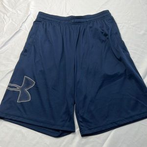 Men’s UA shorts